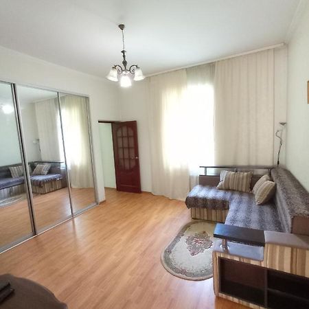 Park House Villa Rivne Ngoại thất bức ảnh